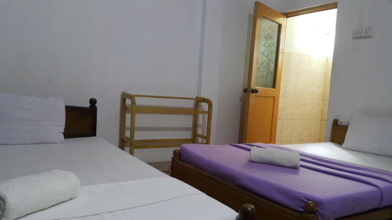 Monkey Hostel Anuradhapura Kültér fotó